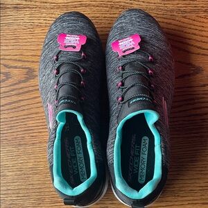 Skechers Women's Black and Pink Sneakers